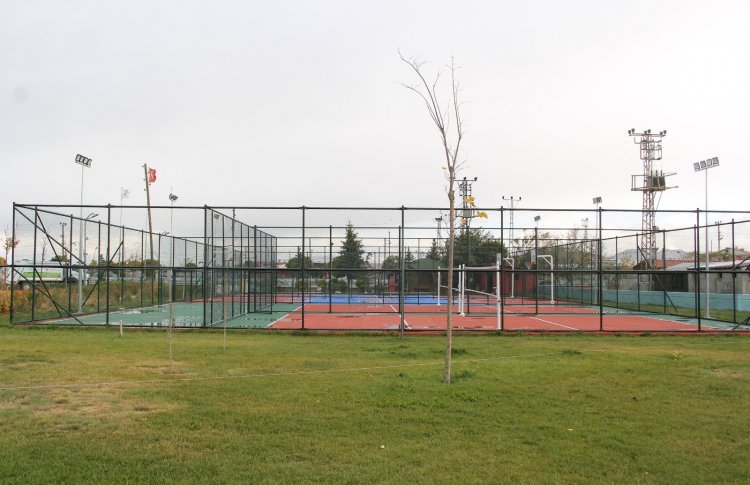 BÜYÜKŞEHİR BELEDİYESİ PARKLARA YENİ SOSYAL DONATI ALANLARI KURDU
