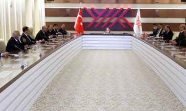 Azerbaycan Cumhuriyeti Eğitim Bakanı Emin Amrullayev ve beraberindeki heyet YÖK Başkanı Erol Özvar'ı ziyaret etti