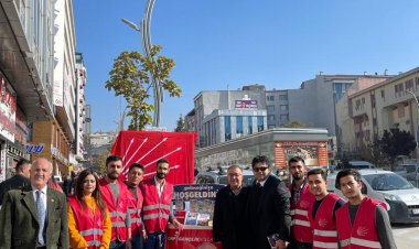 Van Cumhuriyet Halk Partisi Gençlik Kolları Beşyol Meydanında Üye Standı Açtı