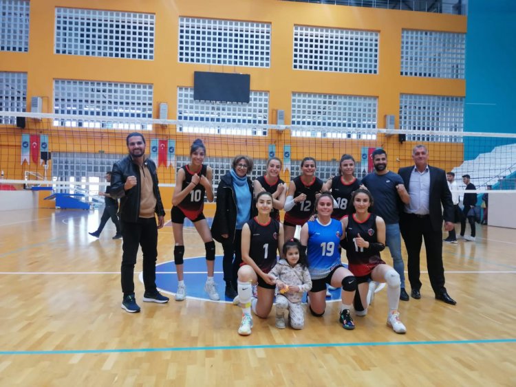 BÜYÜKŞEHİR BELEDİYESİ KADIN VOLEYBOL TAKIMI 5. HAFTAYI DA KAYIPSIZ GEÇTİ
