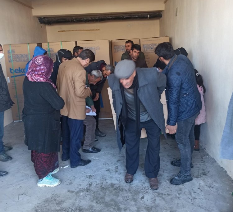 CHP'Lİ BELEDİYELERDEN BAŞKALE'DEKİ SEL MAĞDURLARINA BEYAZ EŞYA DESTEĞİ