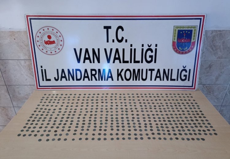 Van'ın Gürpınar İlçesinde Tarihi Sikke Ele Geçirildi!