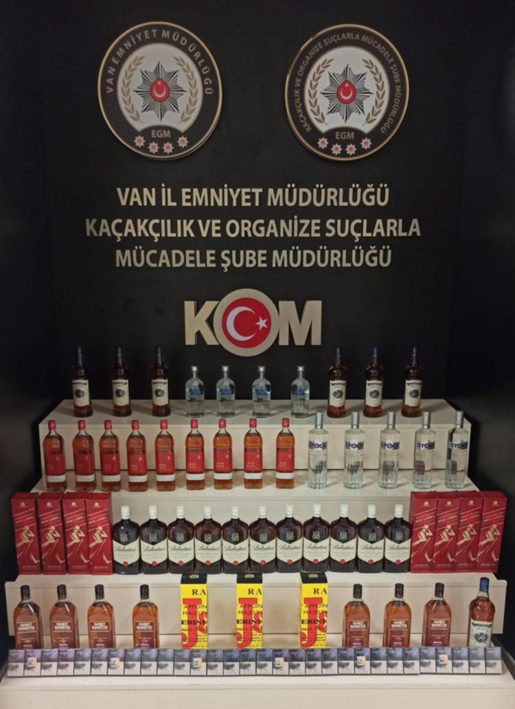 Van Emniyet Müdürlüğü Ekiplerince Gerçekleştirilen Operasyonda Gümrük Kaçağı Ürünler Ele Geçirildi