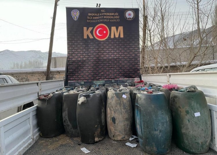 Van Başkale'de 200 Av Tüfeği Ve 2100 Litre Kaçak Mazot Ele Geçirildi