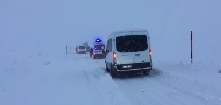 BÜYÜKŞEHİR DOĞUM SANCISI ÇEKEN KADININ YARDIMINA ACİL YETİŞTİ!