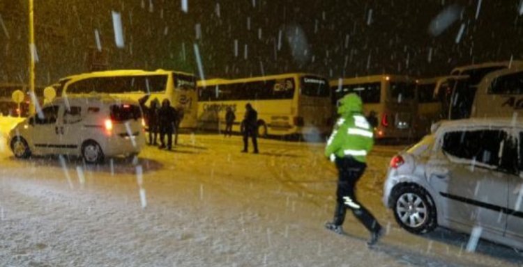 OTOBÜSLER BOLU DAĞI'NDA MAHSUR KALDI