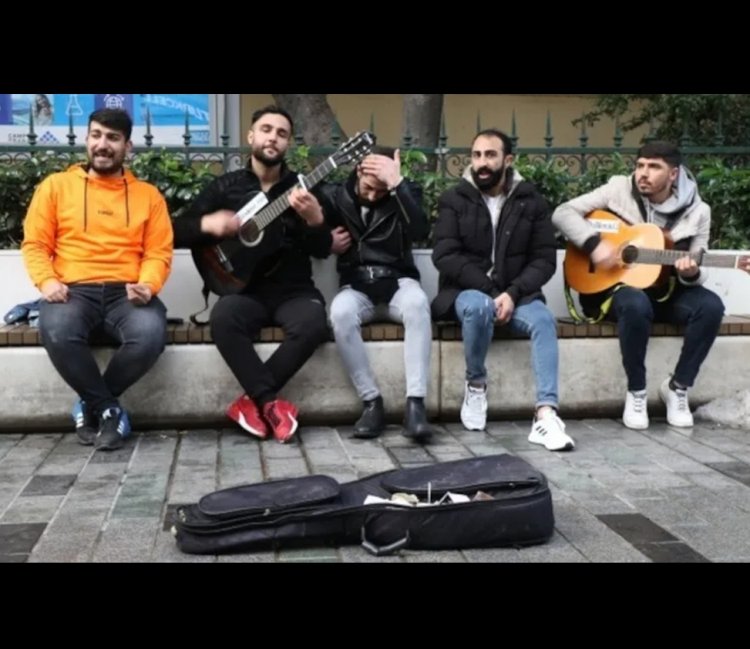 İSTİKLAL CADDESİNDE KÜRTÇE MÜZİK ENGELİ!
