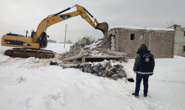 VAN İL EMNİYET MÜDÜRLÜĞÜ ŞOK EVLERİ YIKTI!