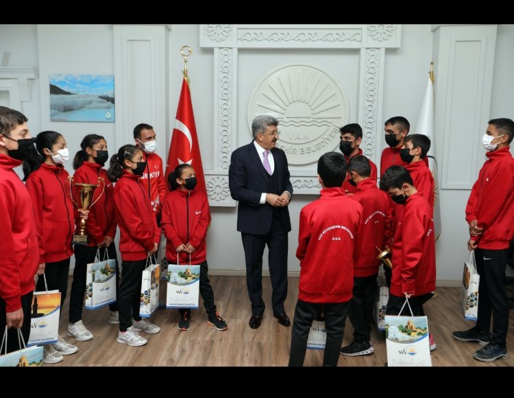 VALİ BİLMEZ’İ ŞAMPİYON GENÇLER ZİYARET ETTİ!