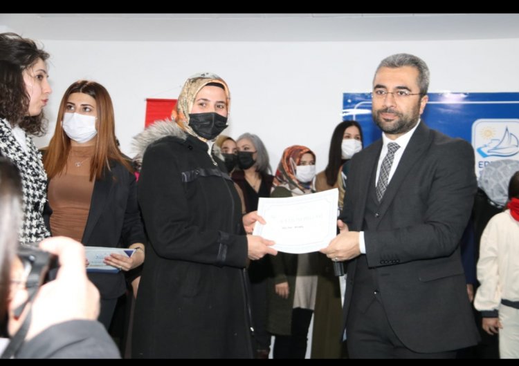 Başkan Say, Başlattıkları Eğitimi Tamamlayanlara Sertifikaları Teslim Etti