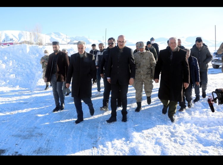 İPEKYOLU BELEDİYE BAŞKAN VEKİLİ AYDIN’IN KIRSAL MAHALLE ZİYARETLERİNE DEVAM EDEREK HALKIN SIKINTILARINI YERİNDE İNCELİYOR!