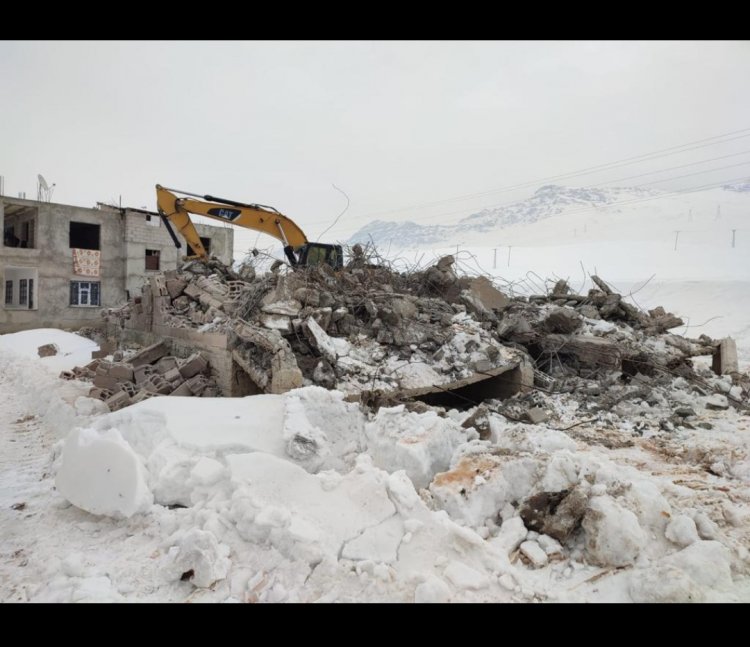 VAN İL EMNİYET MÜDÜRLÜĞÜ ŞOK EVLERİ YIKTI!