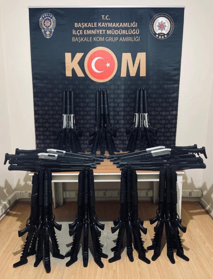 VAN'DA YÜZLERCE GÜMRÜK KAÇAĞI MALLARI ELE GEÇİRİLDİ!