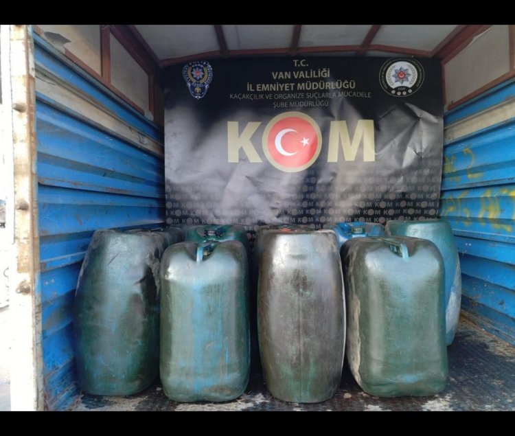 VAN'DA YÜZLERCE GÜMRÜK KAÇAĞI MALLARI ELE GEÇİRİLDİ!