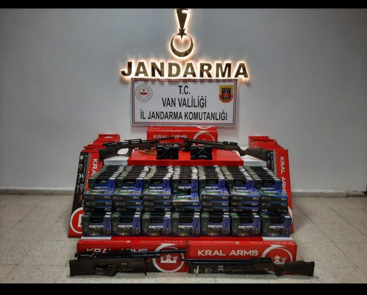 VAN BAŞKALE'DE KAÇAKÇILIK YAPAN 4 KİŞİ YAKALANDI!