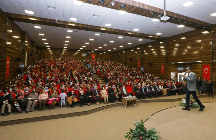 BÜYÜKŞEHİR KADINLAR GÜNÜNE ÖZEL SÖYLEŞİ PROGRAMI DÜZENLEDİ