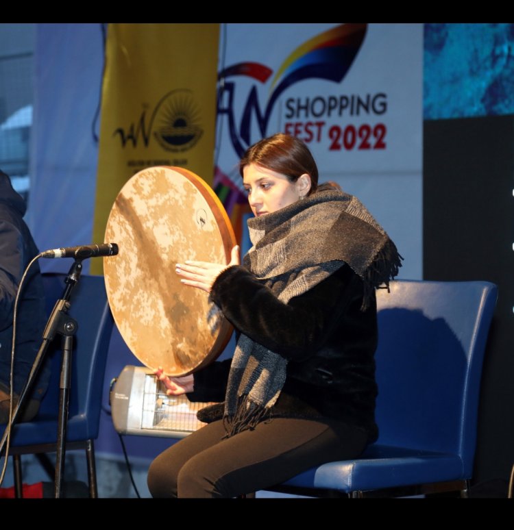 VAN SHOPPİNG FEST PROGRAMININ BUGÜNKÜ KONUKLARI DENGBÊJLER OLDU!