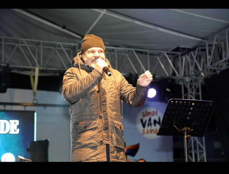 VAN SHOPPİNG FEST PROGRAMININ BUGÜNKÜ KONUKLARI DENGBÊJLER OLDU!