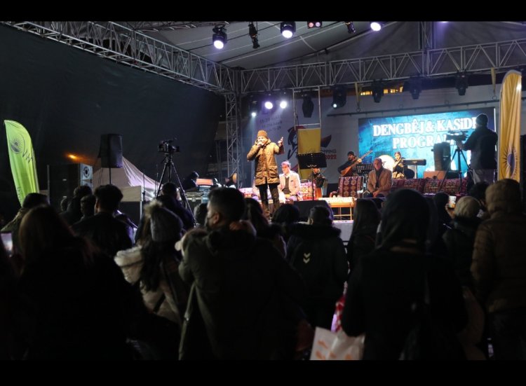 VAN SHOPPİNG FEST PROGRAMININ BUGÜNKÜ KONUKLARI DENGBÊJLER OLDU!