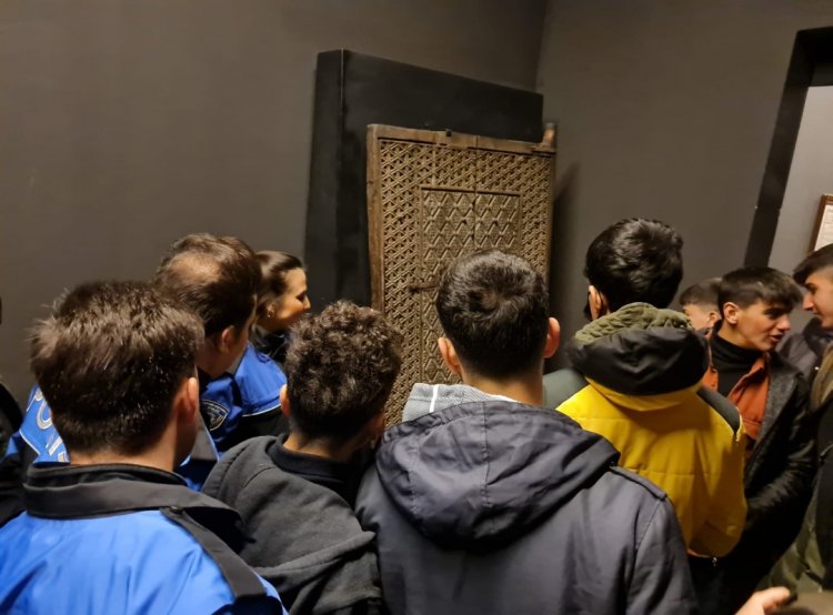 VAN EMNİYET MÜDÜRLÜĞÜ LİSELİ GENÇLERİ TARİHİYLE BULUŞTURDU!