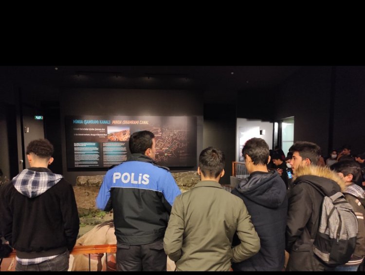 VAN EMNİYET MÜDÜRLÜĞÜ LİSELİ GENÇLERİ TARİHİYLE BULUŞTURDU!