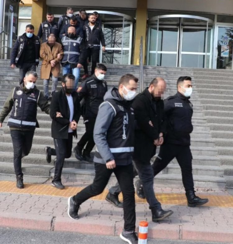VAN'DA ŞAFAK OPERASYONU GERÇEKLEŞTİRİLDİ: 30 KİŞİ GÖZALTINA ALINDI!