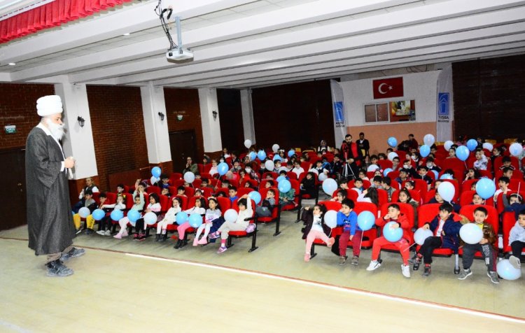 TUŞBA'DAN ÖĞRENCİLERE ÖZEL GÜNDE BÜYÜK JEST: TİYATRO İLE BULUŞTURDU