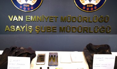 VAN'DA SINAV ESNASINDA KOPYA ÇEKMEK İÇİN HAZIRLANAN DÜZENEK ELE GEÇİRİLDİ!