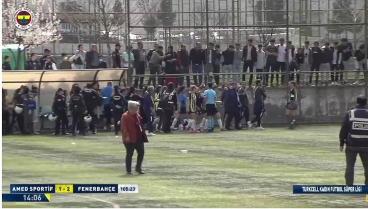 AMEDSPOR KADIN TAKIMI İLE FENERBAHÇE MAÇINDA KAVGA: OYUNCULAR YARALANDI