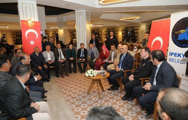 İPEKYOLU BAŞKAN V. AYDIN, MUHTARLARLA İFTAR PROGRAMINDA BİRARAYA GELDİ!