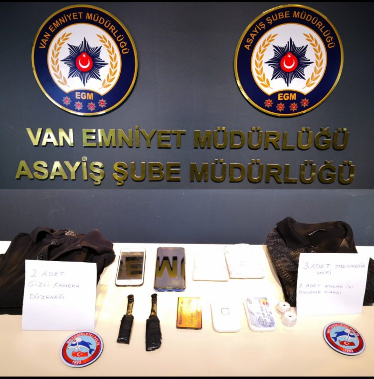 VAN'DA SINAV ESNASINDA KOPYA ÇEKMEK İÇİN HAZIRLANAN DÜZENEK ELE GEÇİRİLDİ!