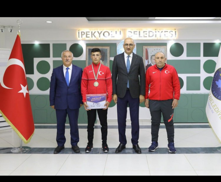 AVRUPA 3.SÜ VAN'IN GURURU OLAN SPORCUYU BAŞKAN V. AYDIN MAKAMINDA KABUL ETTİ!