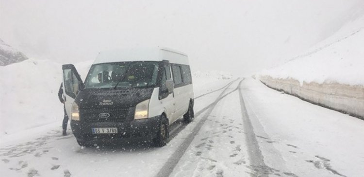 VAN'IN İKİ İLÇESİNDE MAYIS'TA KAR YAĞIŞI YAŞANDI!