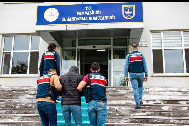 VAN'DA GÖÇMEN KAÇAKÇILIĞI YAPAN İKİ ORGANİZATÖR TUTUKLANDI!