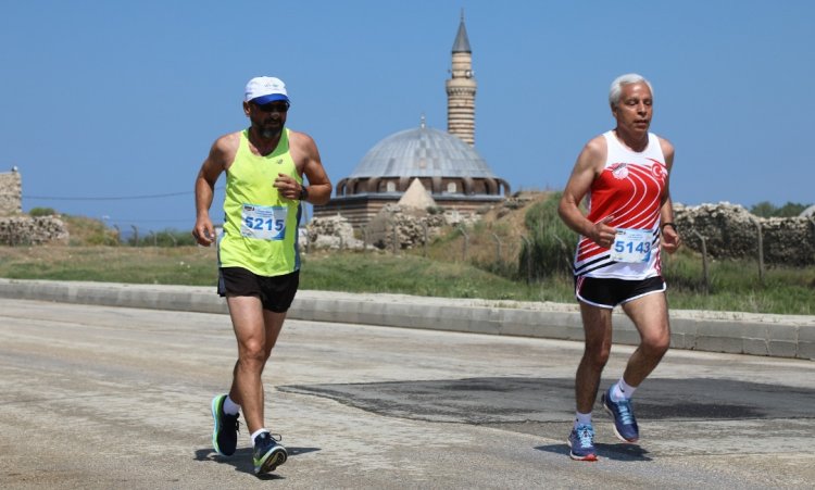 VAN BÜYÜKŞEHİR BELEDİYESİ ‘1. VAN DENİZİ YARI MARATONU’ KOŞUSU GERÇEKLEŞTİRİLDİ!