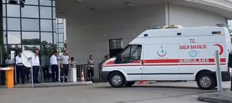 SAĞLIK BAKANLIĞI ÖNÜNDE KENDİNİ ARACA KİLİTLEDİ!