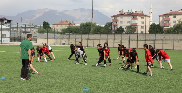 BÜYÜKŞEHİR  KADIN FUTBOLUNUN TEK ADRESİ OLMAYI HEDEFLİYOR