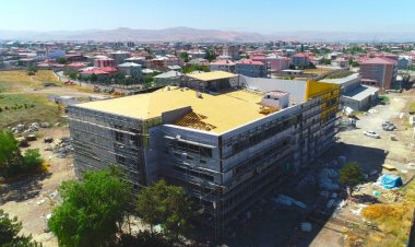 TUŞBA BELEDİYESİ’NDEN GENÇLER İÇİN YENİ BİR SPOR KOMPLEKSİ!