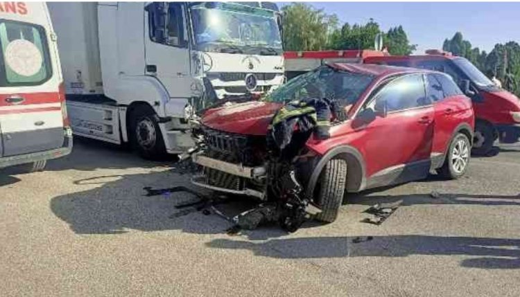 VAN'IN ERCİŞ İLÇESİNDE TRAFİK KAZASI: 4 KİŞİ YARALANDI!