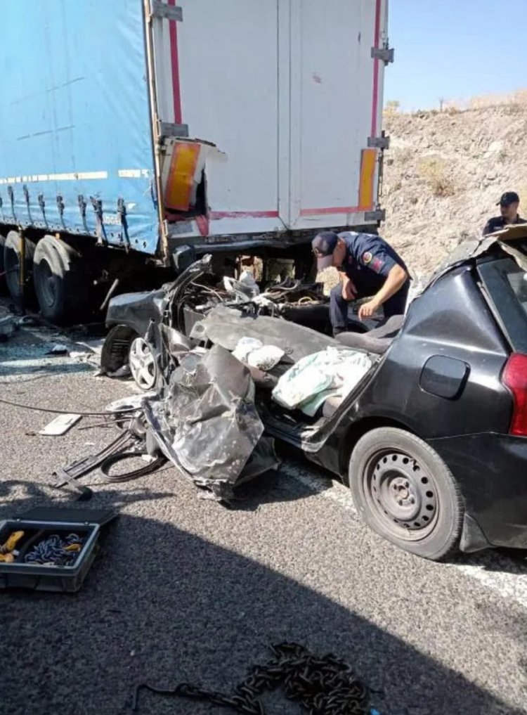 ANKARA'DA FECİ KAZA: 4 ÖLÜ VE 1 AĞIR YARALI VAR! 