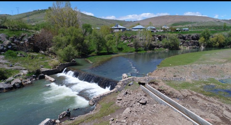 ERCİŞ'İN 'DELİÇAY' DERESİ TARIMA CANLILIK VERDİ!