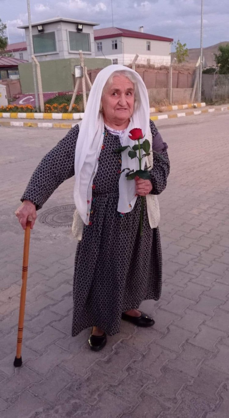 80 YAŞINDAKİ TUTUKLU MAKBULE TEYZE TAHLİYE EDİLDİ!