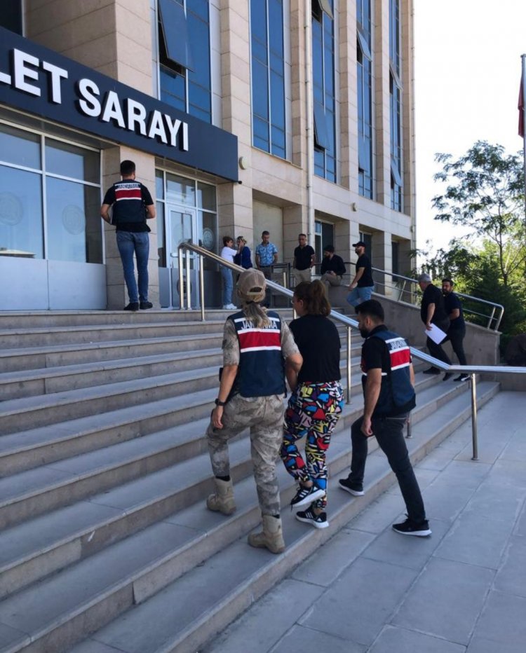 JASAT UYUŞTURUCU SUÇUNDAN ARANAN ŞAHSI YAKALADI!