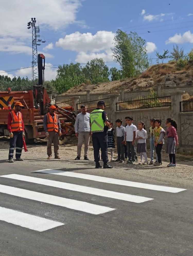VAN'DA YAYA GÜVENLİĞİ İÇİN TRAFİK TİMLERİ ÇALIŞMA BAŞLATTI!
