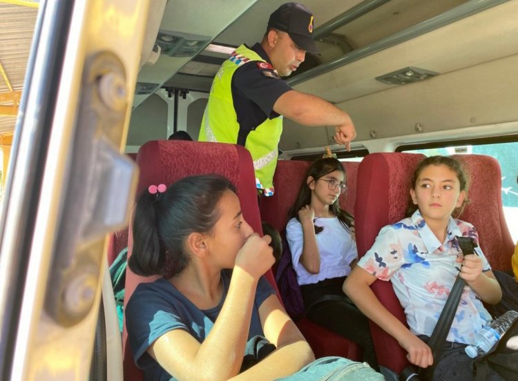 VAN'DA JANDARMA EKİPLERİ ÇOCUKLAR İÇİN KONTROLDEYDİ!