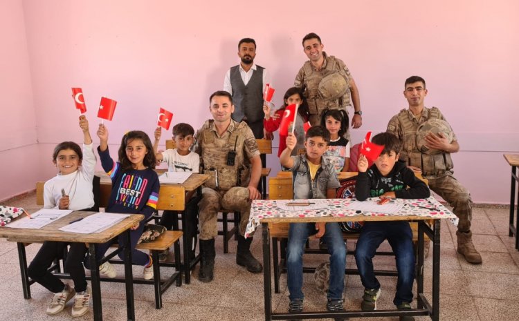 VAN'DA JANDARMA EKİPLERİ ÇOCUKLAR İÇİN KONTROLDEYDİ!