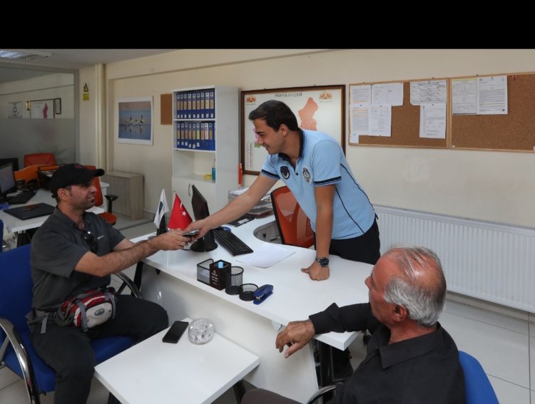 İPEKYOLU ZABITA'DAN ÖRNEK DAVRANIŞ: BULDUKLARI PARAYI SAHİBİNE TESLİM ETTİ!