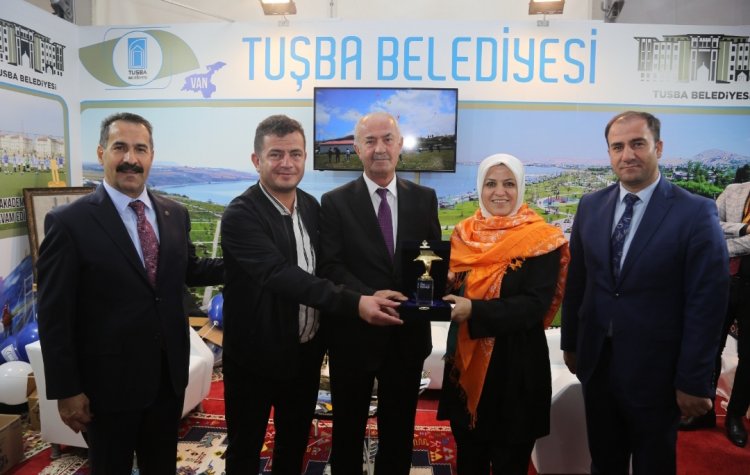 TUŞBA BELEDİYESİ’NE, ‘KÜLTÜR, SANAT, YAYINCILIK, EĞİTİM VE SPOR FAALİYETLERİ’ ÖDÜLÜ