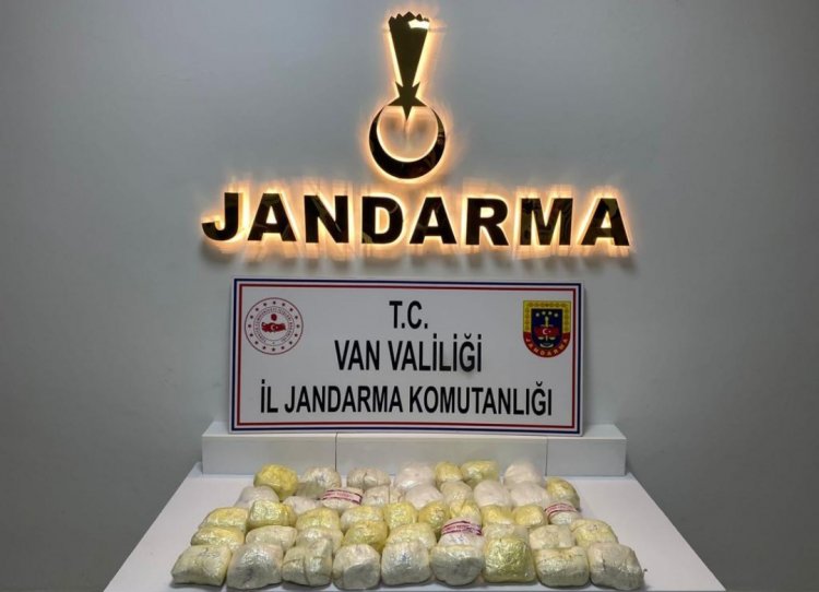 BAŞKALE İLÇE KIRSALINDA 20 KG 502 GR METAMFETAMİN UYUŞTURUCU MADDE BULUNDU!