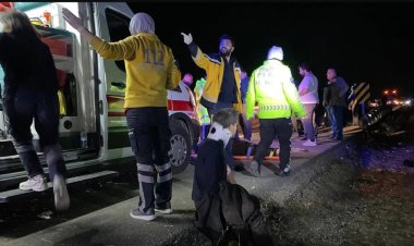 KONGREDEN DÖNEN OTOBÜS, NEVŞEHİR'DE DEVRİLDİ: 17 YARALI!